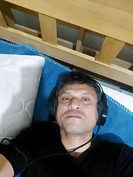 Snapshot of luislimafuego chatting on 10.27.25 luislimafuego online show from 10.27.25