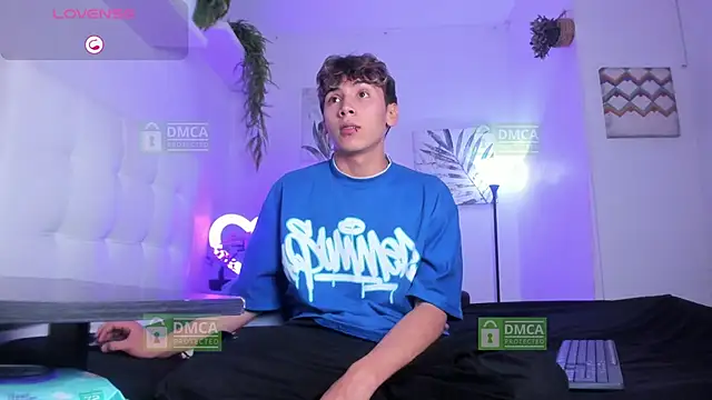 Twinkie Hung online show from 11.20.25