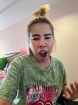 Snapshot of Kath_C chatting on 09.25.25 Kath C online show from 09.25.25