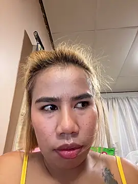 Snapshot of Kath_C chatting on 09.29.25 Kath C online show from 09.29.25