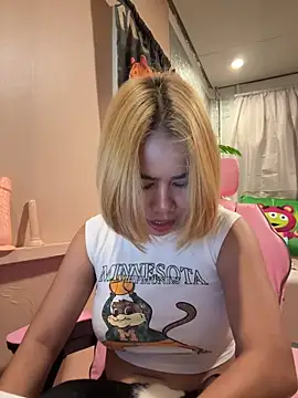 Snapshot of Kath_C chatting on 10.03.25 Kath C online show from 10.03.25