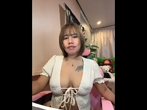 Snapshot of Kath_C chatting on 12.16.25 Kath C online show from 12.16.25