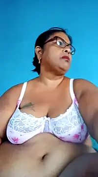 Snapshot of mileesha chatting on 01.26.25 mileesha online show from 01.26.25