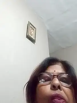 Snapshot of mileesha chatting on 11.20.25 mileesha online show from 11.20.25