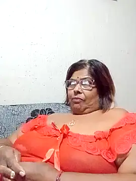 Snapshot of mileesha chatting on 11.24.25 mileesha online show from 11.24.25