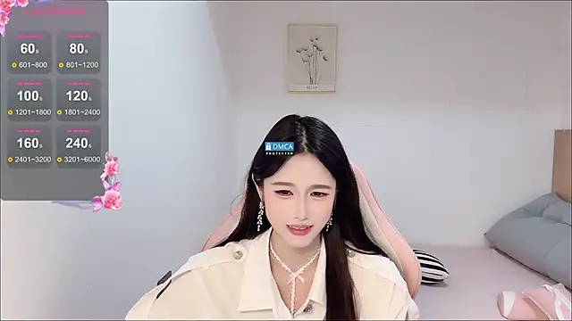 Snapshot of R_R6 chatting on 10.14.25 R R6 online show from 10.14.25