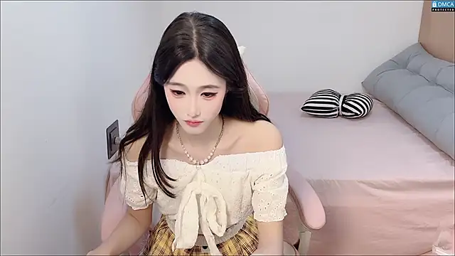 Snapshot of R_R6 chatting on 11.04.25 R R6 online show from 11.04.25