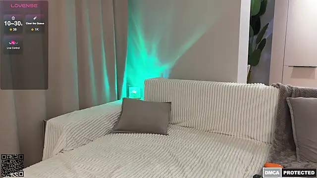 Snapshot of Exeltis chatting on 10.24.25 Exeltis online show from 10.24.25