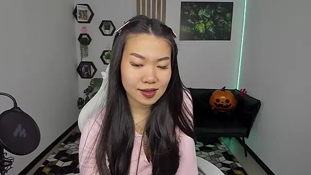 LunaPurrr online show from 11.10.25