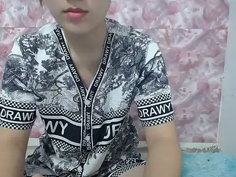 Snapshot of Linda-24 chatting on 10.19.25 Linda-24 online show from 10.19.25