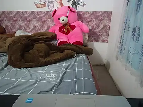 Snapshot of Linda-24 chatting on 11.02.25 Linda-24 online show from 11.02.25