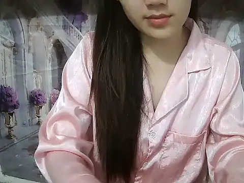 Snapshot of Linda-24 chatting on 11.29.25 Linda-24 online show from 11.29.25