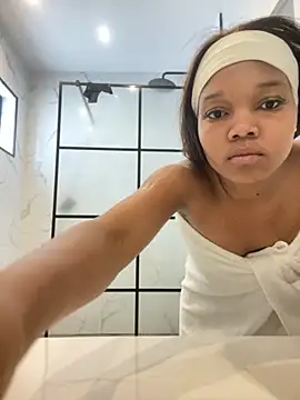 Snapshot of BaddestAss22 chatting on 09.28.25 BaddestAss22 online show from 09.28.25