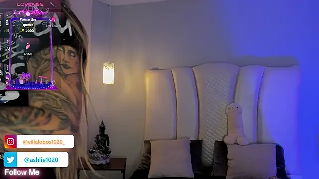 MiaVillalobos online show from 10.23.25