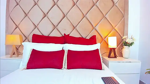 AngelinaDuvall online show from 12.15.25