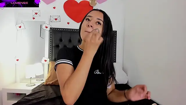 Snapshot of ScarlettVell chatting on 02.18.26 ScarlettVell online show from 02.18.26