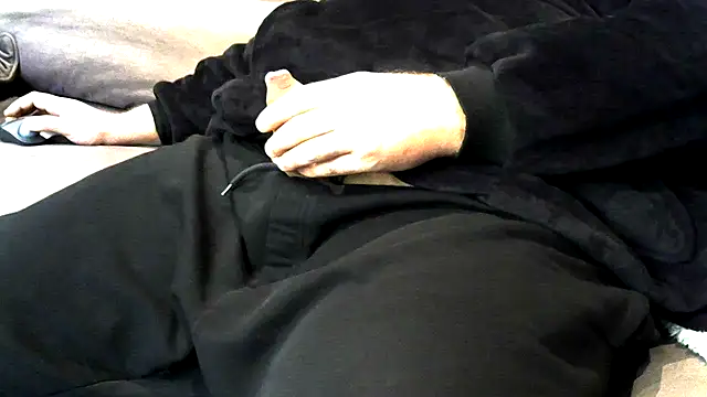 Snapshot of tommyj1988 chatting on 10.22.25 tommyj1988 online show from 10.22.25