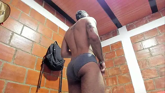 Snapshot of Luck_Andrew chatting on 11.15.25 Luck Andrew online show from 11.15.25