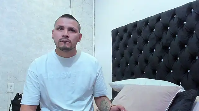 Snapshot of AndresSterling_ chatting on 10.06.25 AndresSterling online show from 10.06.25