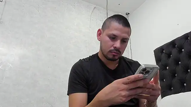 Snapshot of AndresSterling_ chatting on 10.09.25 AndresSterling online show from 10.09.25