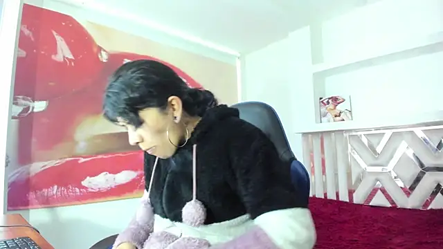 Snapshot of Raven_Rouge_ chatting on 10.03.25 Raven Rouge online show from 10.03.25