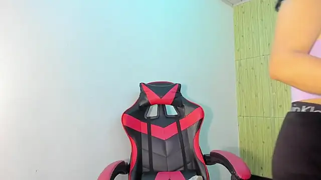 Snapshot of Raven_Rouge_ chatting on 10.05.25 Raven Rouge online show from 10.05.25