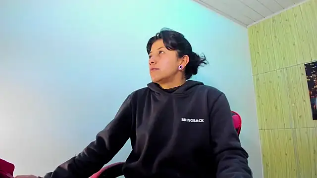 Snapshot of Raven_Rouge_ chatting on 10.22.25 Raven Rouge online show from 10.22.25