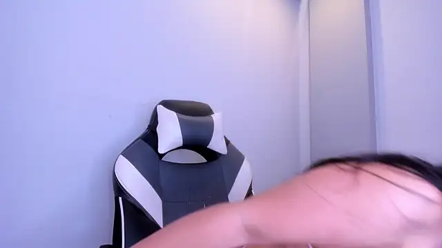 Snapshot of Nicol_Chang chatting on 12.21.25 Nicol Chang online show from 12.21.25