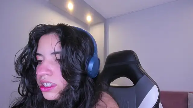 Snapshot of Nicol_Chang chatting on 01.12.26 Nicol Chang online show from 01.12.26