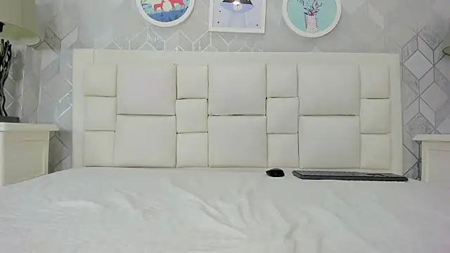 naia cox online show from 04.11.26