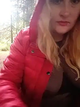 XHelenaX90 online show from 10.17.25