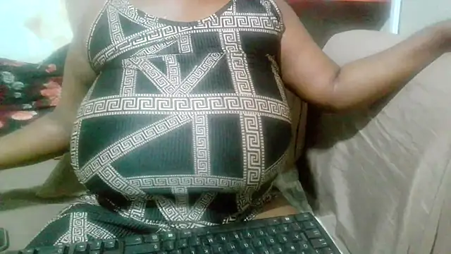 Snapshot of bustydivaxx21 chatting on 09.23.25 bustydivaxx21 online show from 09.23.25