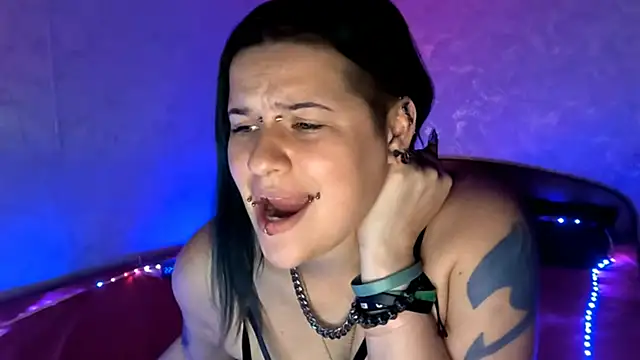 Snapshot of NeonNectar_ chatting on 09.22.25 NeonNectar online show from 09.22.25