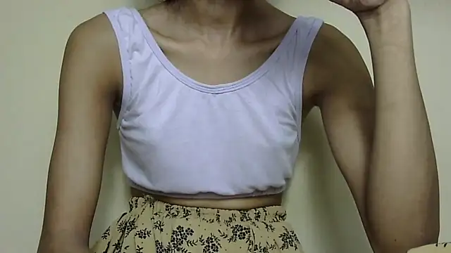 Snapshot of smallcuute chatting on 02.14.26 smallcuute online show from 02.14.26