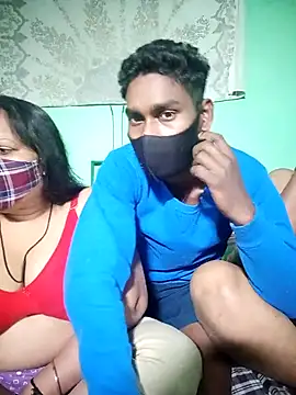 LoveOnStream online show from 11.24.25