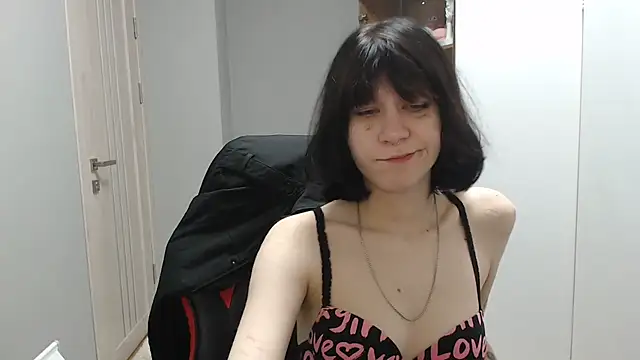 Snapshot of TinaQuiin chatting on 10.13.25 TinaQuiin online show from 10.13.25