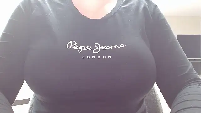 Esmee-Xxx online show from 10.29.25