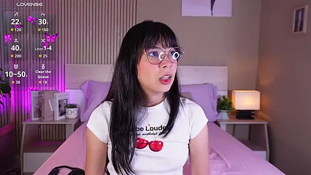 aprilqueenie online show from 05.26.26
