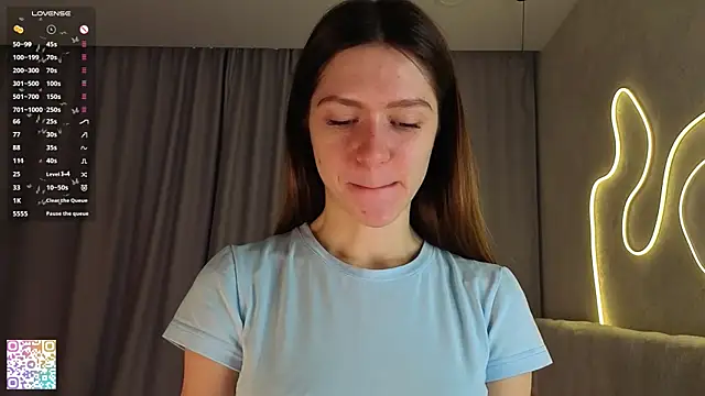 Snapshot of MinaMancilla chatting on 10.04.25 MinaMancilla online show from 10.04.25