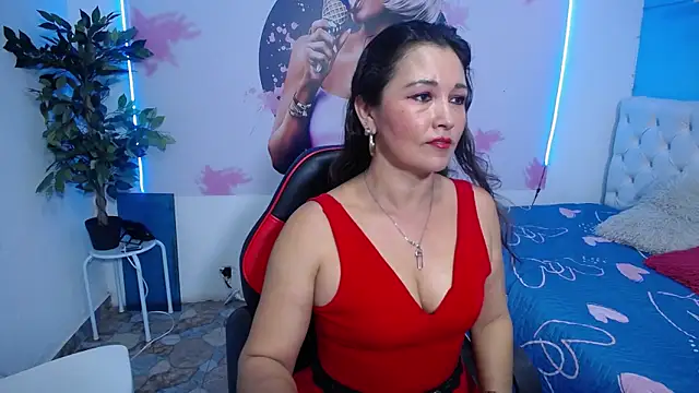 Snapshot of noelia_milf19 chatting on 10.07.25 noelia milf19 online show from 10.07.25