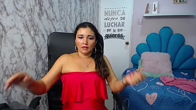 Snapshot of noelia_milf19 chatting on 10.12.25 noelia milf19 online show from 10.12.25