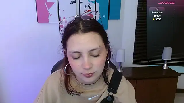 AlanaGarcia19 online show from 10.15.25