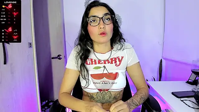 Snapshot of bella_thorne3 chatting on 09.20.25 bella thorne3 online show from 09.20.25