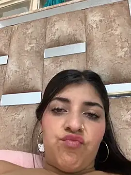 Snapshot of Isaa-Sweet chatting on 09.11.25 Isaa-Sweet online show from 09.11.25