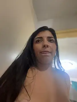 Snapshot of Isaa-Sweet chatting on 10.29.25 Isaa-Sweet online show from 10.29.25