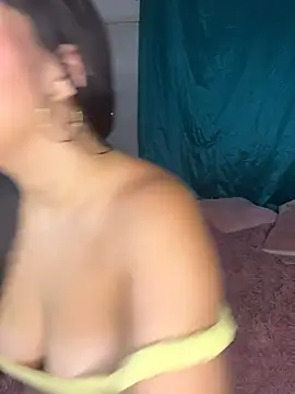 Snapshot of Isaa-Sweet chatting on 11.02.25 Isaa-Sweet online show from 11.02.25