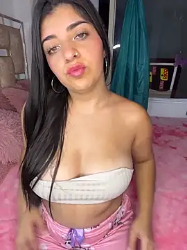 Snapshot of Isaa-Sweet chatting on 11.19.25 Isaa-Sweet online show from 11.19.25