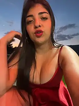 Snapshot of Isaa-Sweet chatting on 11.22.25 Isaa-Sweet online show from 11.22.25