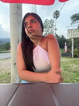 Snapshot of Isaa-Sweet chatting on 11.23.25 Isaa-Sweet online show from 11.23.25