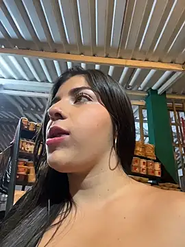 Snapshot of Isaa-Sweet chatting on 11.27.25 Isaa-Sweet online show from 11.27.25